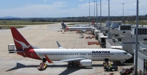 Melbourne Airport T1 with Qantas and Jetstar jets