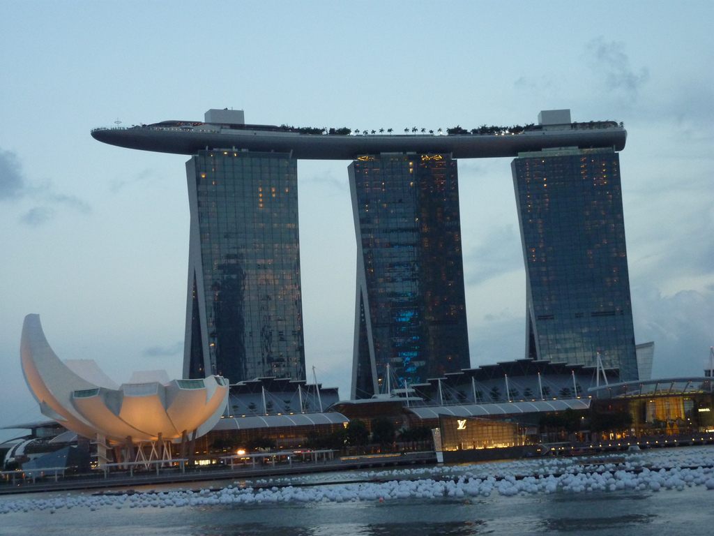 This week: Singapore's economic success thanks to its airport & more